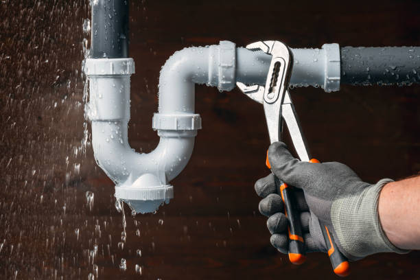 Professional Gas Line Repair technician working in Venice, IL